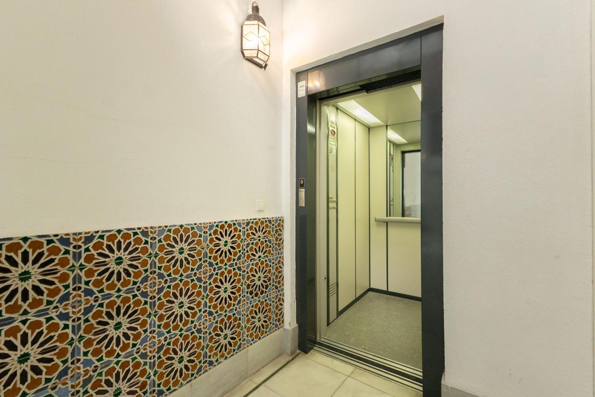 Charming 2 Bedroom Boutique Triplex Apartment With Private Terrace At Seville City Center By Ocityzen المظهر الخارجي الصورة